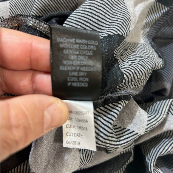 Torrid Buffalo Check Black Gray Long Sleeve Boho Shirt 4 Button Front Indie Blk - Picture 8 of 14